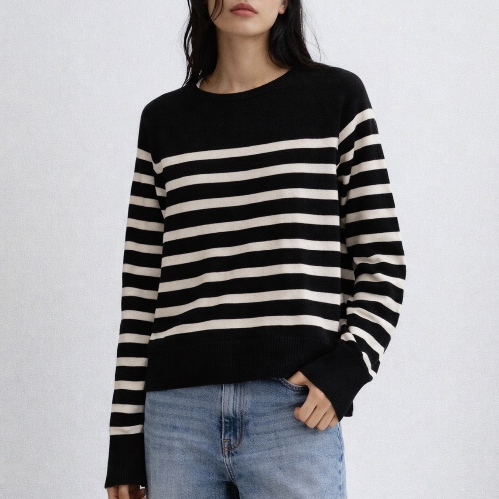❌Sold❌H&M Black & White Striped Knit Sweater | XS